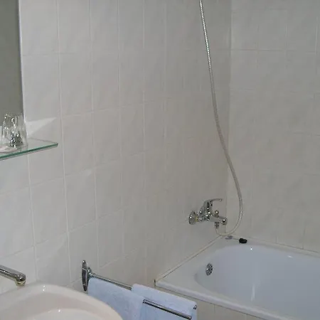 فندق Garni Junior 3*