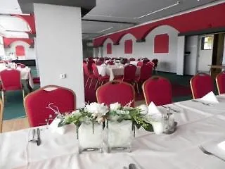 Garni Junior Отель Братислава